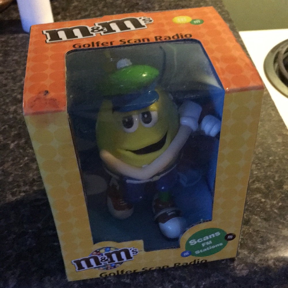 M&M golfer radio / clips to your belt/ headphones